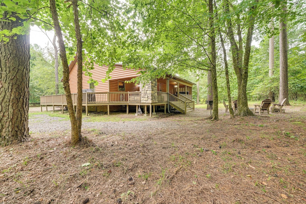 Pets & Families Welcome: Secluded Broken Bow Cabin