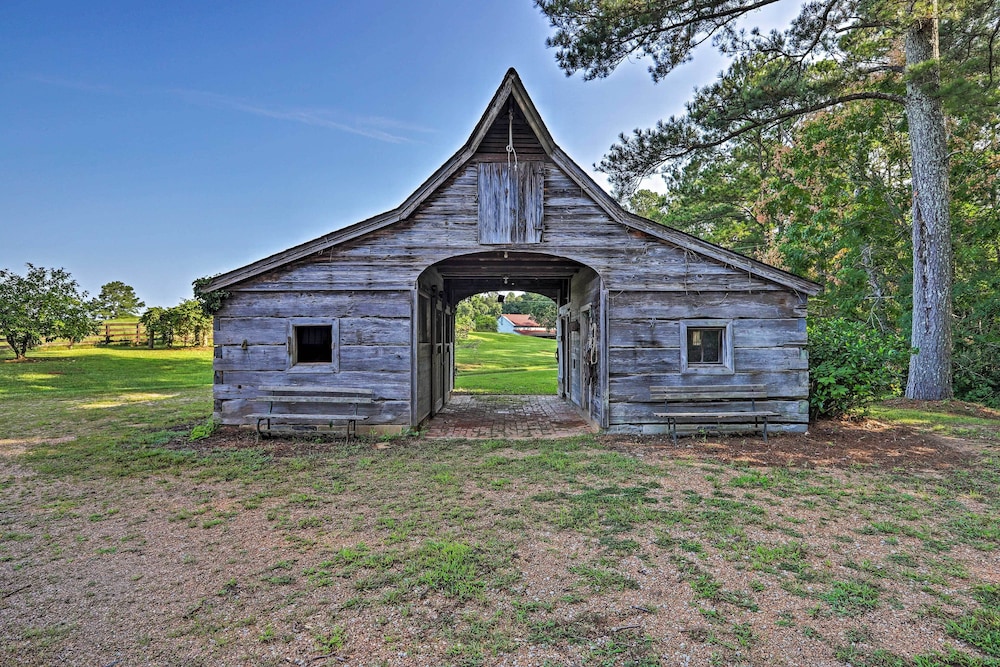 Charming Newnan Carriage House on 95 Acres! view 4