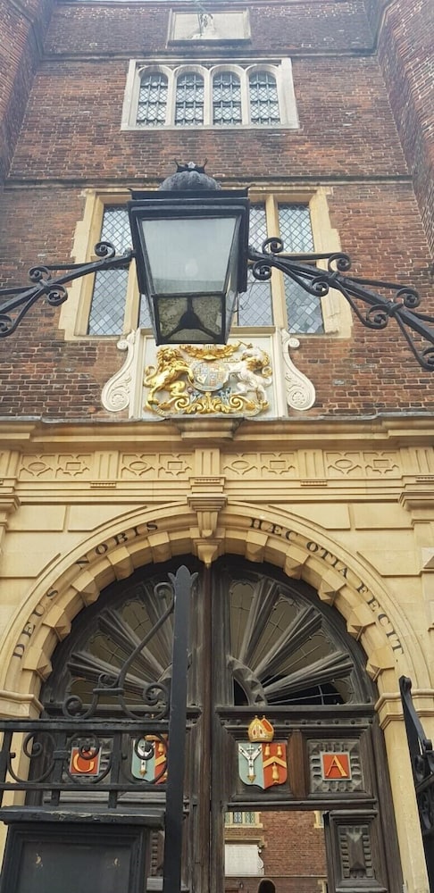 Guildford Vacations - Rooms in Guildford Surrey - Property Image 11