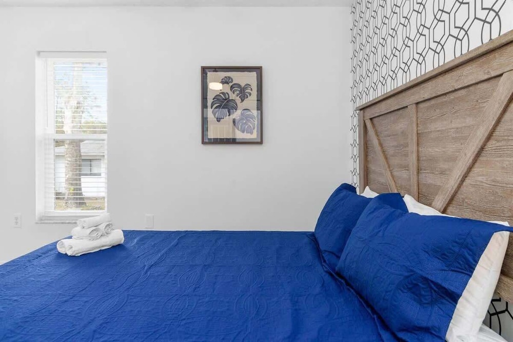 Spring Hill, 4 Bedroom, Pool & Golf Course!