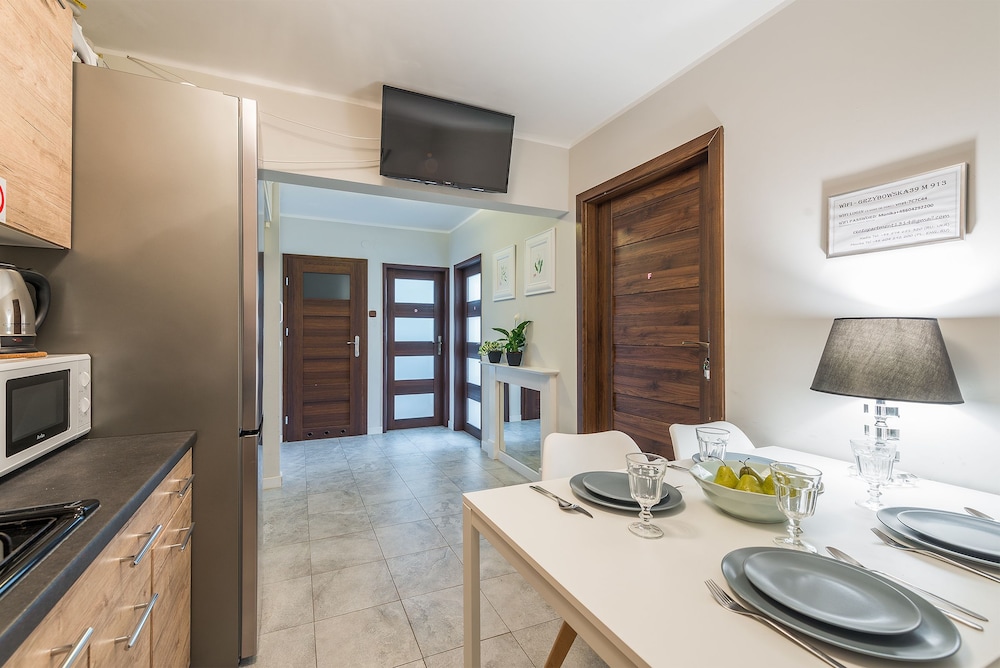 UNIT Short Rent Apartment by Warsaw Metro Station