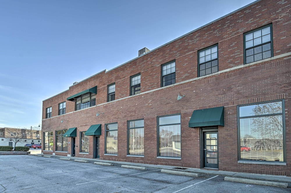 Spacious Indianapolis Condo w/ Private Gym! view 4