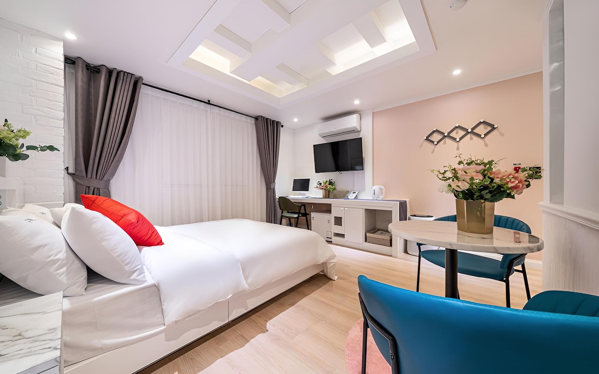Seocho Toad Hotel view 5