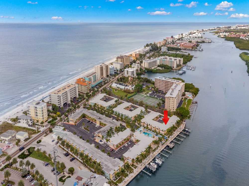 Barefoot Beach Resort B-201 by Distinctive Beach Rentals