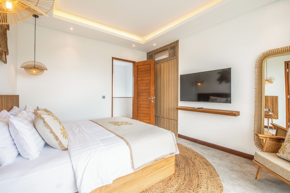 Coastal Comfort: Cozy 4BR Villa, 5 Min Walk to Finns Beach