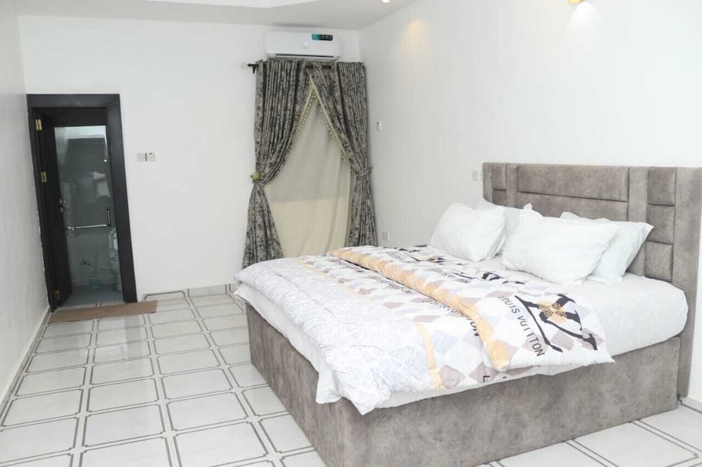 Luxurious 1 Duplex and 3 Flats Apartments, Ugbor Village RD, Benin City Nigeria