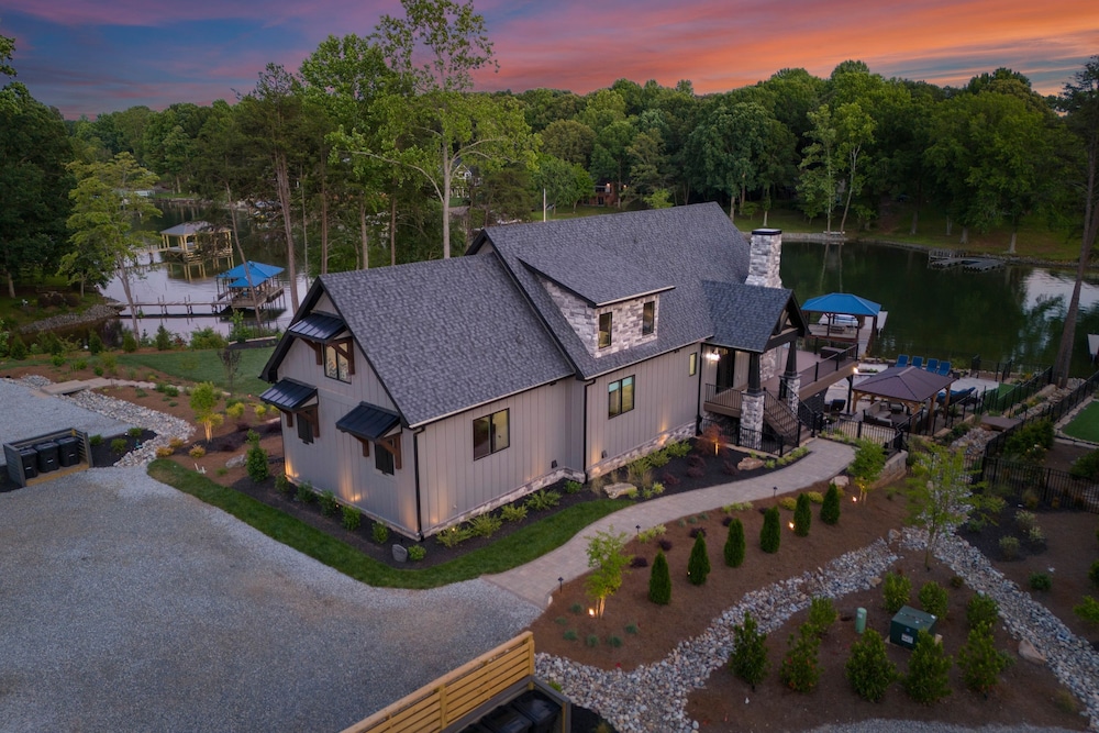 Gray Fox Lodge by Avantstay Waterslide Pool Theater Sleeps 23