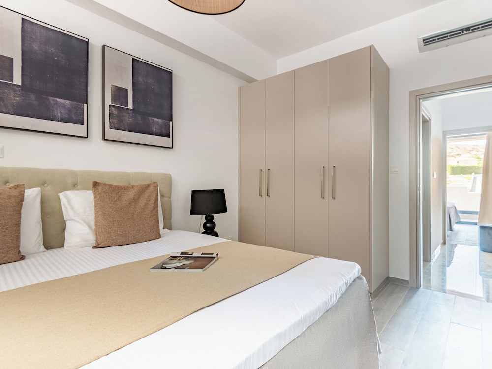 Sanders River Plaza Limassol Apartment