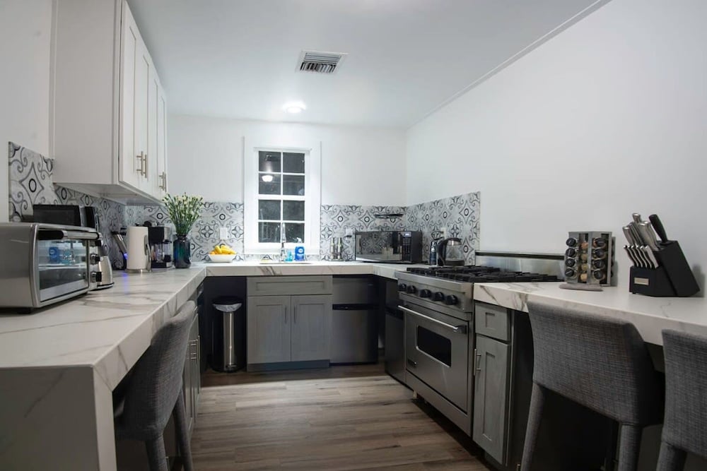 8br-best Location Heated Pool Jacuzzi Spa Gym