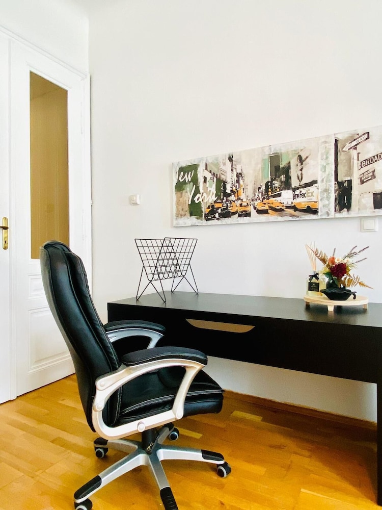 Bright 2BR Apartment Near Westbahnhof
