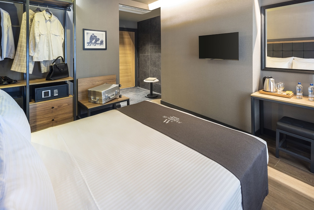 Marius Otel - Image 8