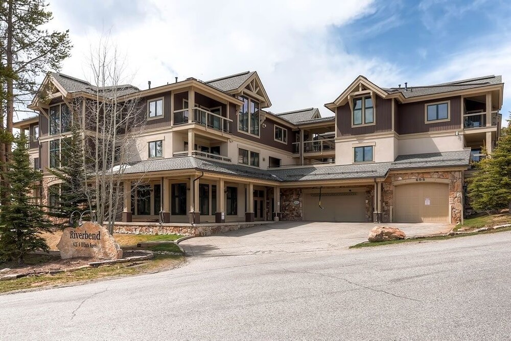 Tyra Riverbend 111 Condo by RedAwning view 5