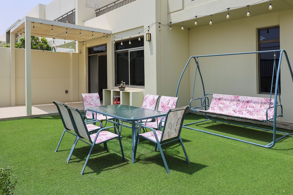 Luxury 4B and maid's with private garden