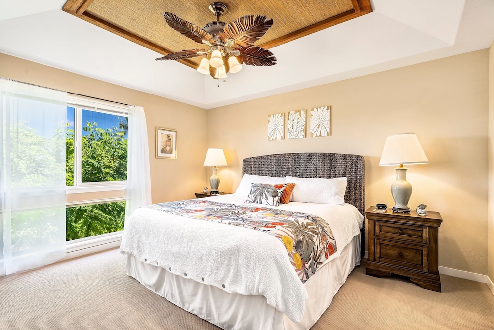 Ocean & Mountain Views - 2BR With Loft, 4 Beds - Relax in Luxury - Vrkcv