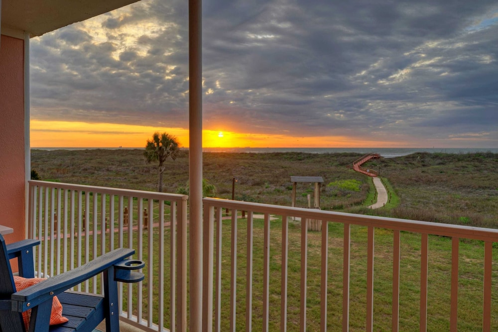 Seaside Escape by Avantstay Ocean View, Pool
