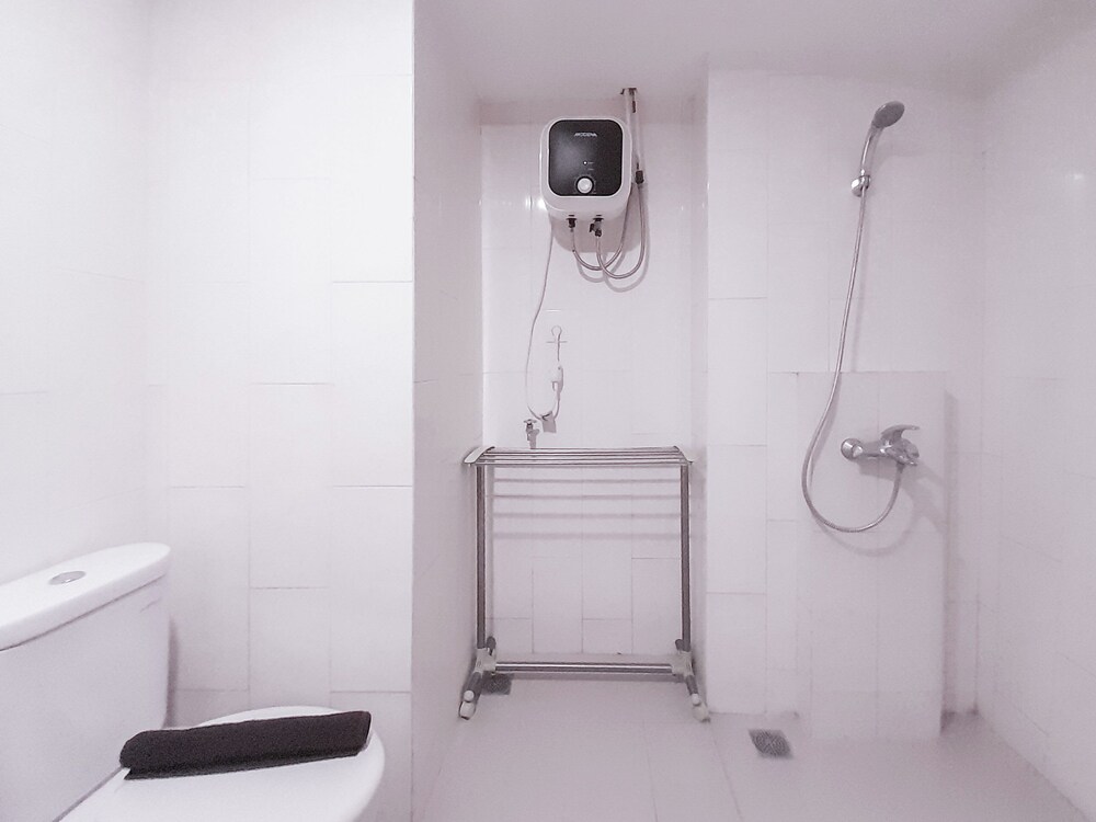 Modern Look And Homey Studio At Mataram City Apartment