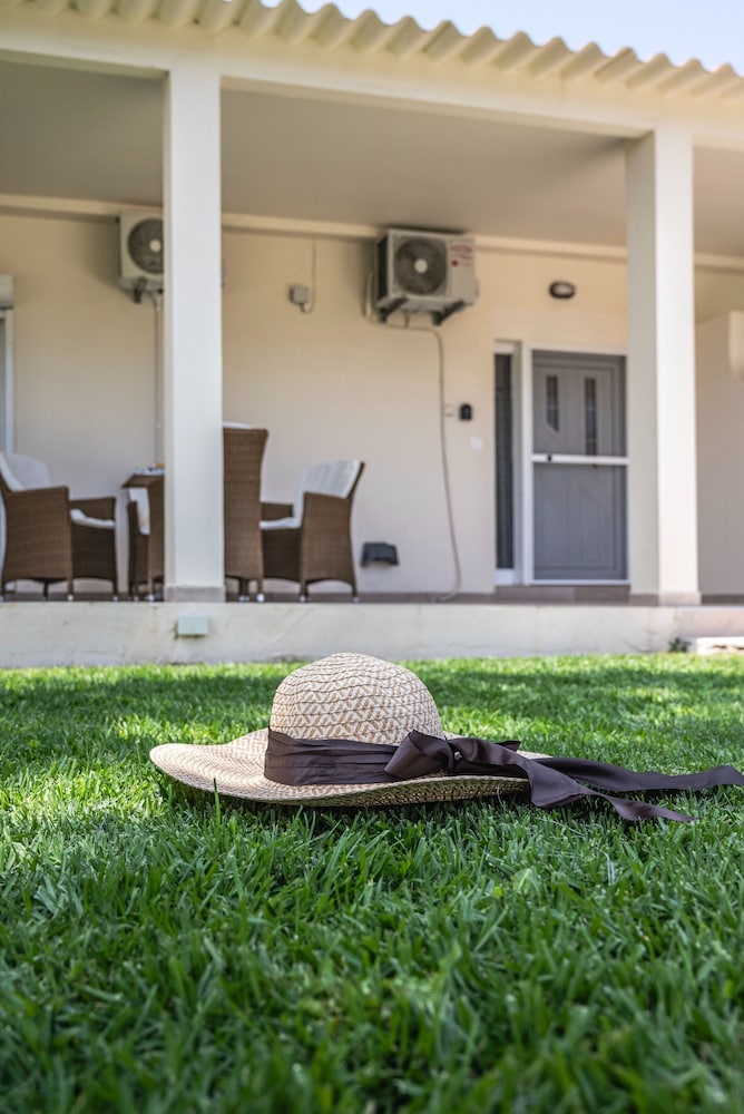 Absinthia Fanes Residences