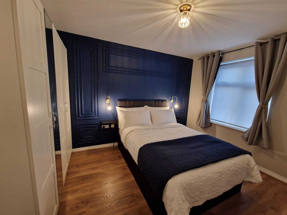 Impeccable 2-bed Apartment in Newcastle Upon Tyne view 2