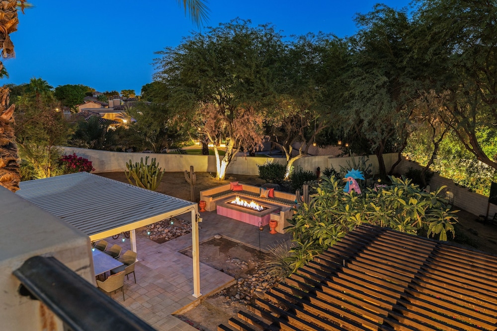 Villa del Gallo by Avantstay Luxury Group Retreat Pool Putting Green