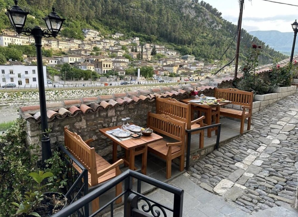 HOTEL & TRADITIONAL FOOD ANSEL