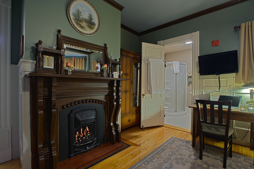 Ash Street Inn view 2