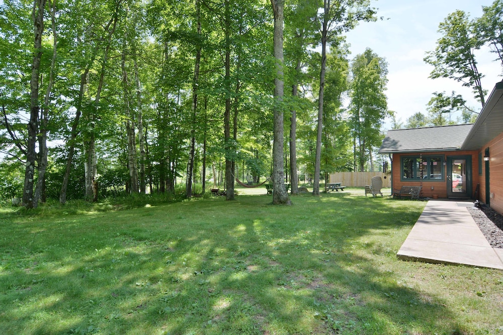 Namakagon Landing 4 Bedroom Home by RedAwning
