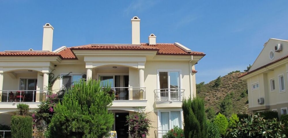 Villa SH14 by JoyLettings view 3