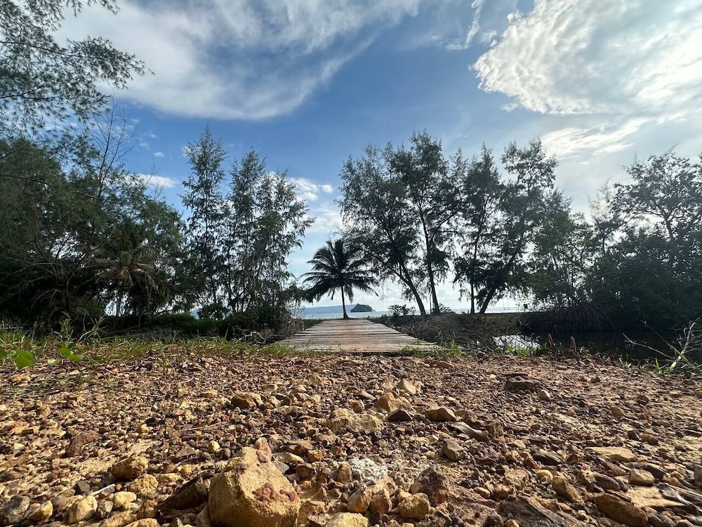 White Beach Hostel