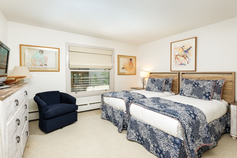 Durant Condominiums by Frias