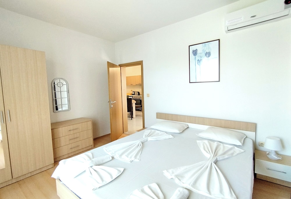 New Line Village Apartments, up to 4 Guests