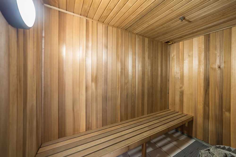 Main Beach Vacations - The Meriton on Main Beach - Property Image 10