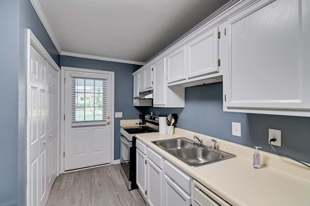 Private Patio: Apt 6 Mi to Cheraw State Park!