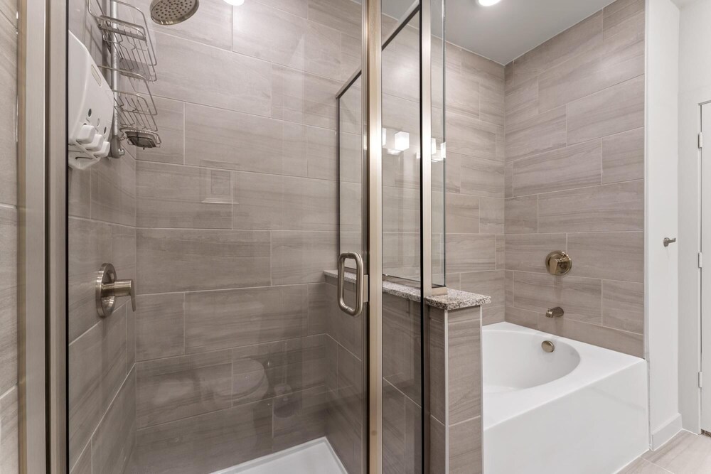 Deluxe 2BR King Beds Suite Close to DT Domain UT - Image 5