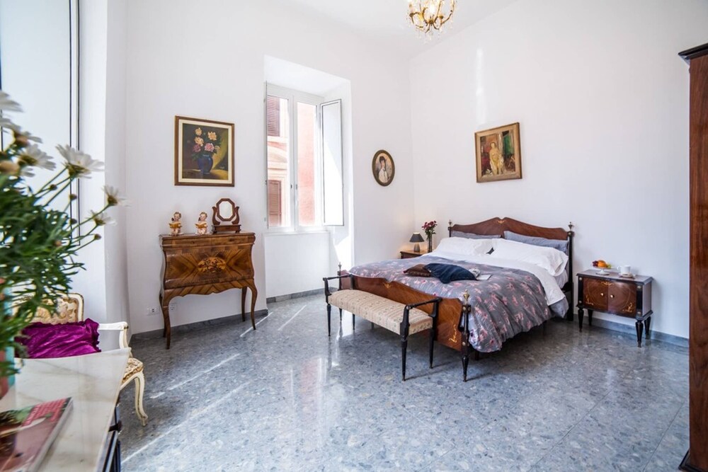 Super Big History Luxury At Colosseum