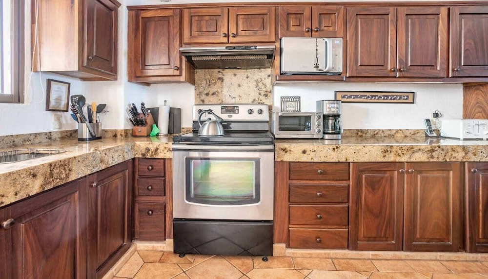 Ocean View 2Br Condo-balcony-beach-pool - 610