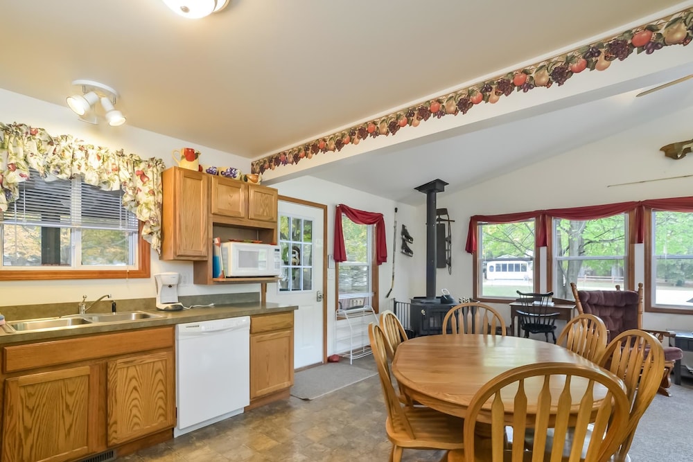 Goshorn Lake Cottages