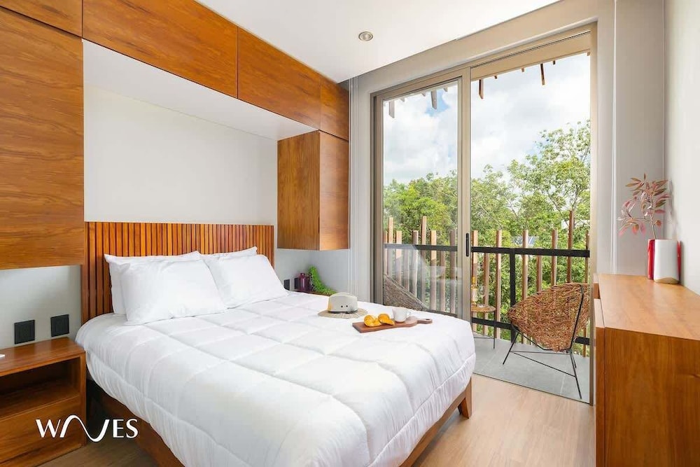 Luminous 2 BR With Roof Pool Close to Hotel Zone by Waves Management