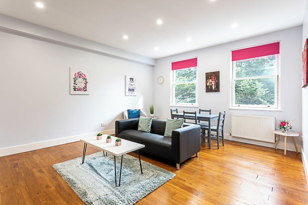 Modern Clapham Apartment