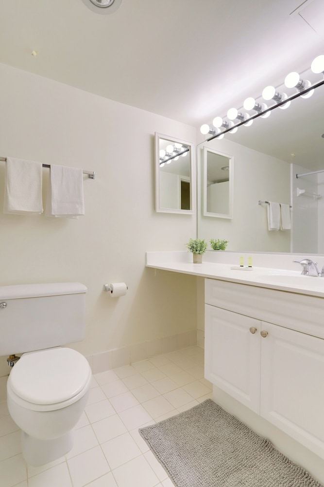 Modern 2BR Apt in Crystal City near D.C.