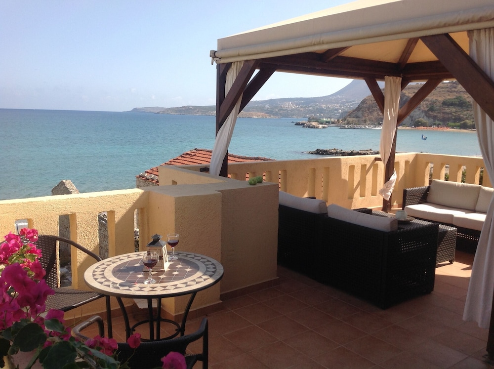 Asterias Studios Apartments