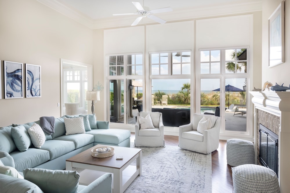 Luxury, Stunning 6 Bedroom Home with Saltwater Pool on the Beach