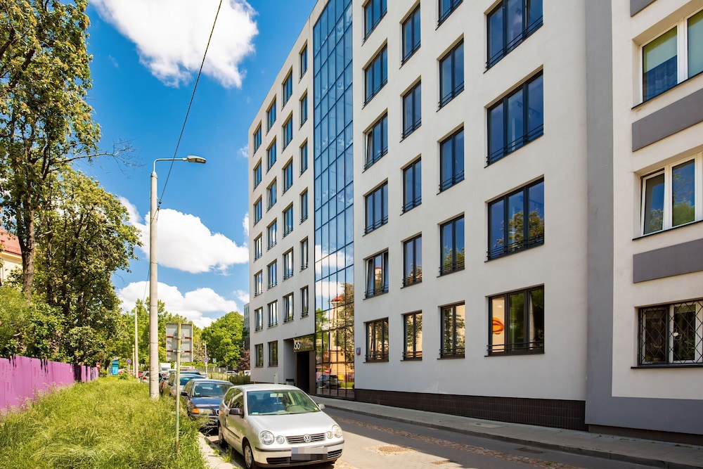 Apartment Warsaw Sławinska by Renters