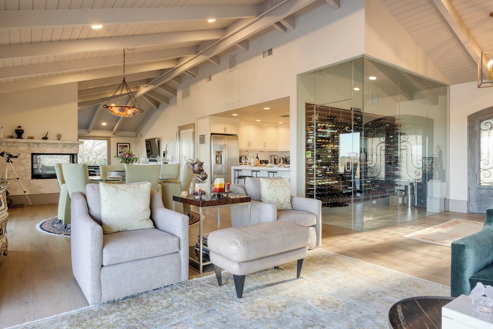 Private Pool, Firepit & Wine Room Near Top Paso Wineries Devi Ranch