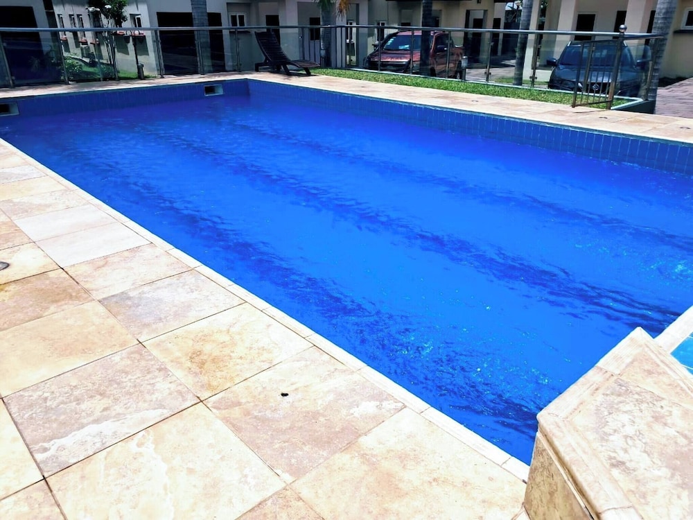 Stylish 3 Bedroom House Near Airport & Marina Mall