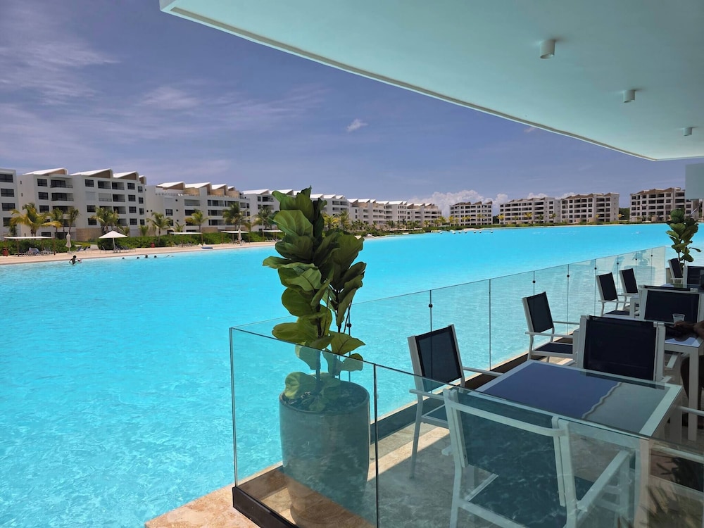 Oasis Turquesa Punta Cana Crystal Lagoon