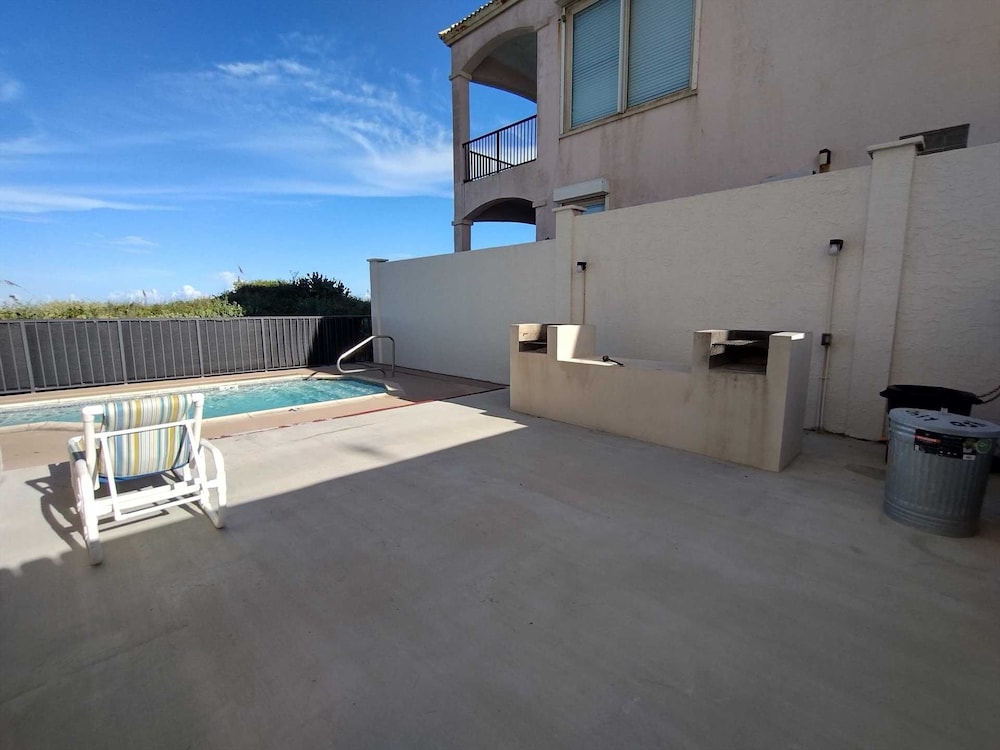 Florence I 305 Minium 1 Bedroom Condo by RedAwning