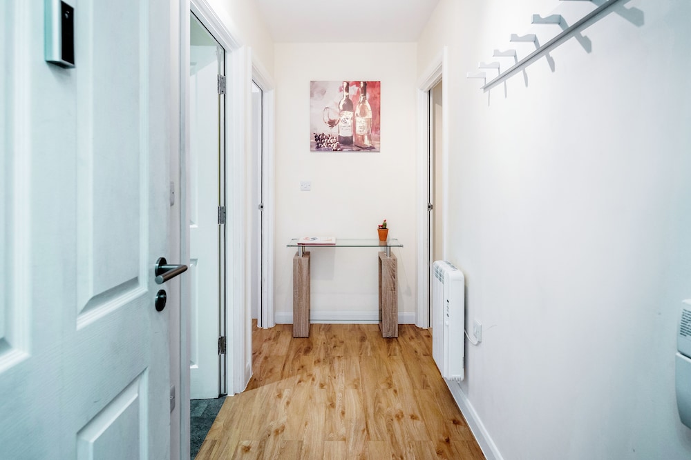 MPL Apartments - Queens Broadway F4 view 2