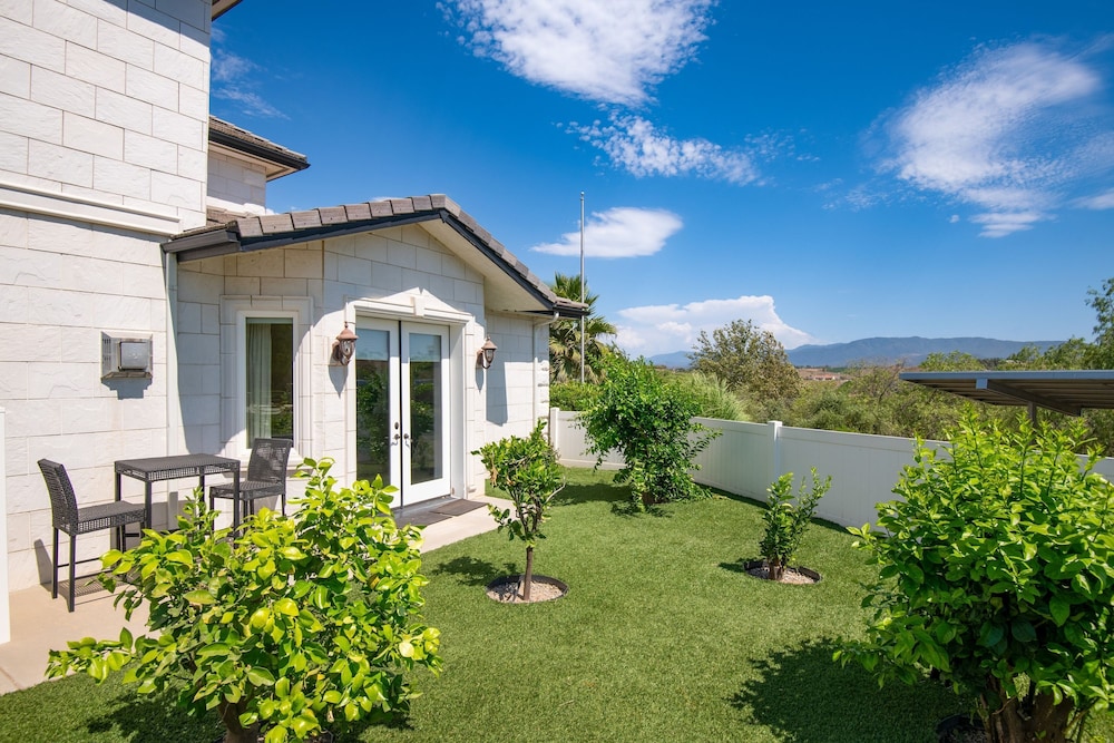 Grand Contento by Avantstay Extraordinary Estate w Pool Movie Room