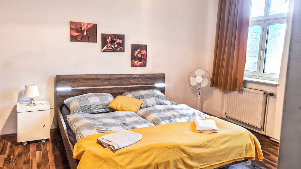 Budget 2BR Apartment Near Stadthalle