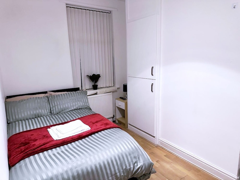 2dbed Close to Etihad, Coop Live, Manchester